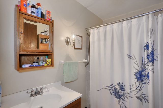15 Ambridge Ave, Leet Twp, PA 15003