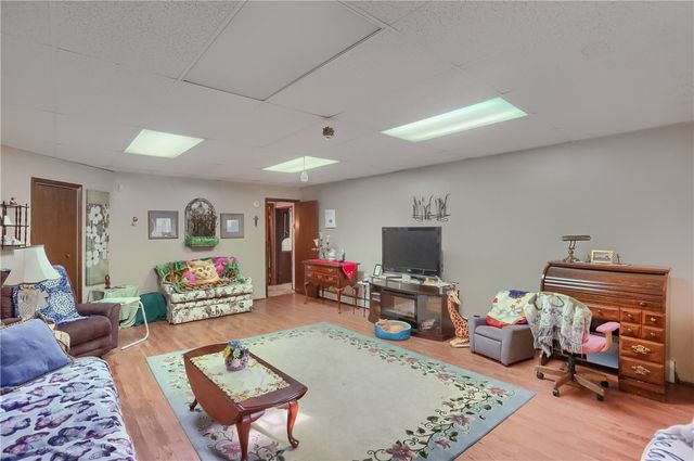 15 Ambridge Ave, Leet Twp, PA 15003