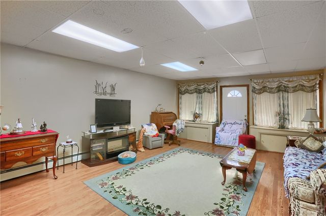 15 Ambridge Ave, Leet Twp, PA 15003