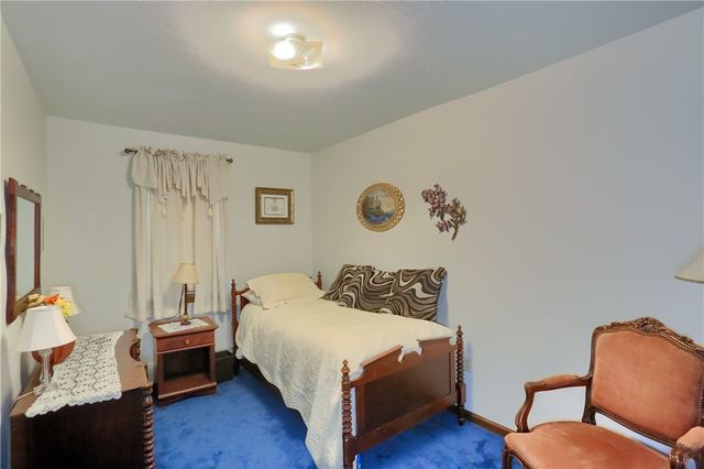 15 Ambridge Ave, Leet Twp, PA 15003