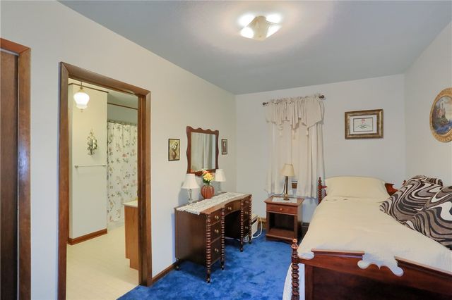 15 Ambridge Ave, Leet Twp, PA 15003