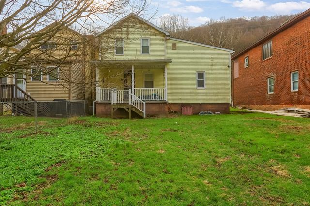 15 Ambridge Ave, Leet Twp, PA 15003