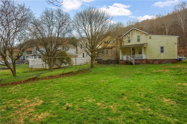 15 Ambridge Ave, Leet Twp, PA 15003