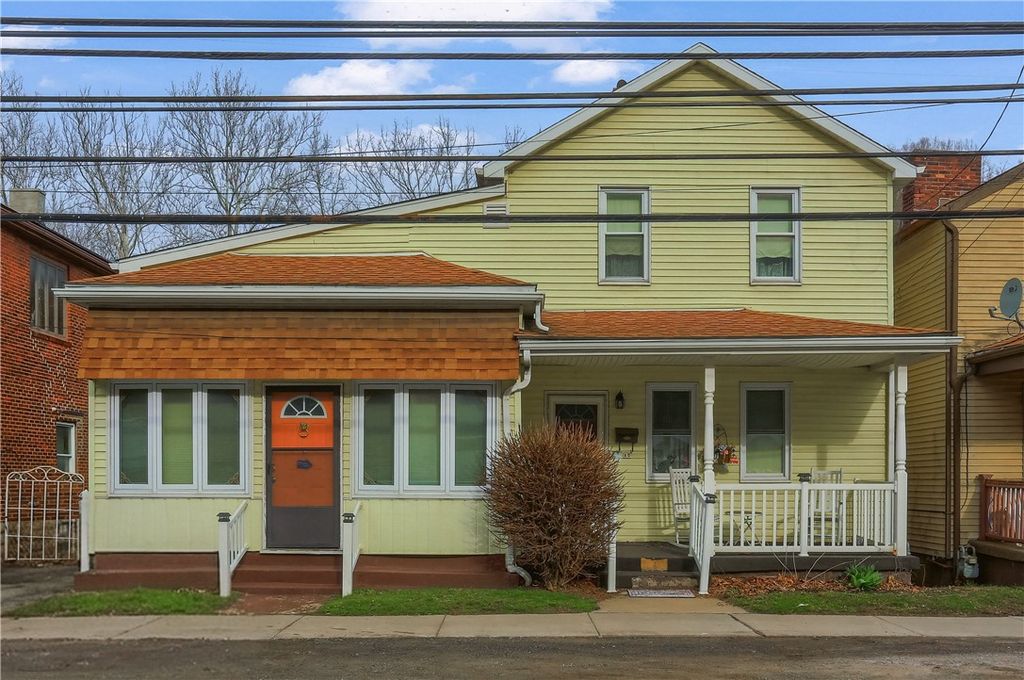 15 Ambridge Ave, Leet Twp, PA 15003