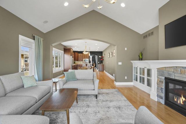 13 Arboredge Way, Fitchburg, WI 53711