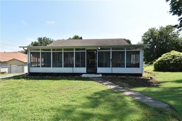 3715 N River Boulevard, Independence, MO 64050