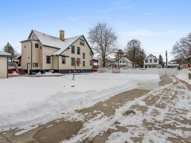 711 N 10th STREET, Manitowoc, WI 54220