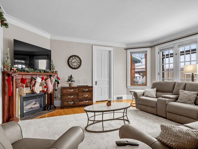 711 N 10th STREET, Manitowoc, WI 54220