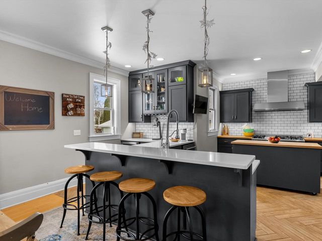 711 N 10th STREET, Manitowoc, WI 54220