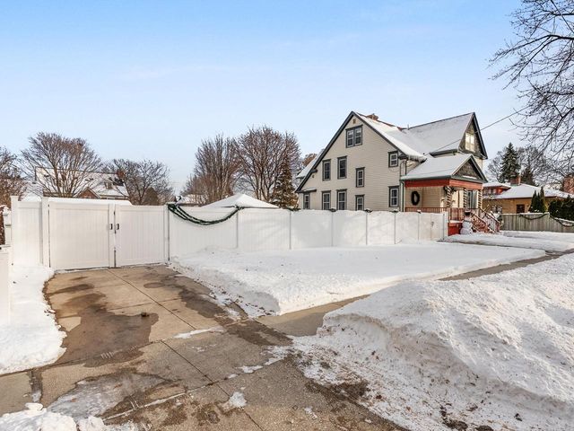 711 N 10th STREET, Manitowoc, WI 54220