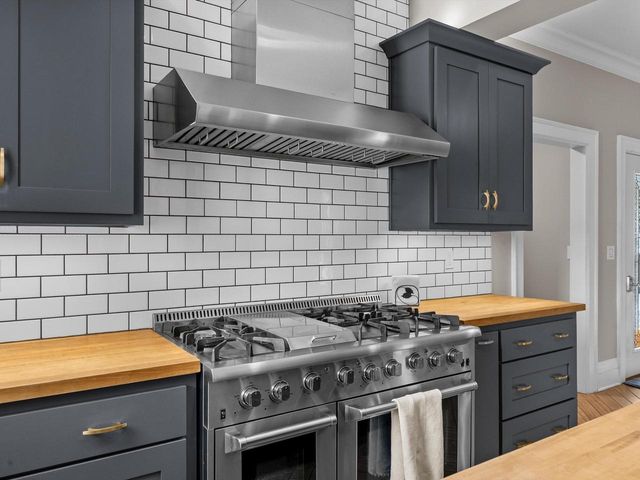 711 N 10th STREET, Manitowoc, WI 54220