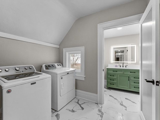 711 N 10th STREET, Manitowoc, WI 54220