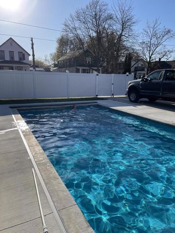 711 N 10th STREET, Manitowoc, WI 54220