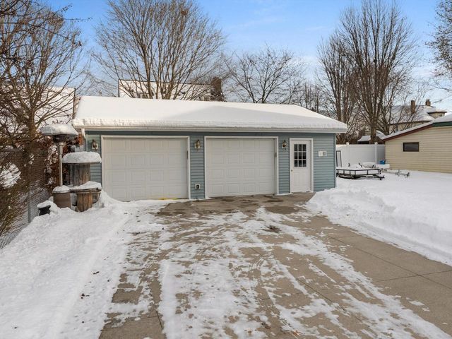 711 N 10th STREET, Manitowoc, WI 54220