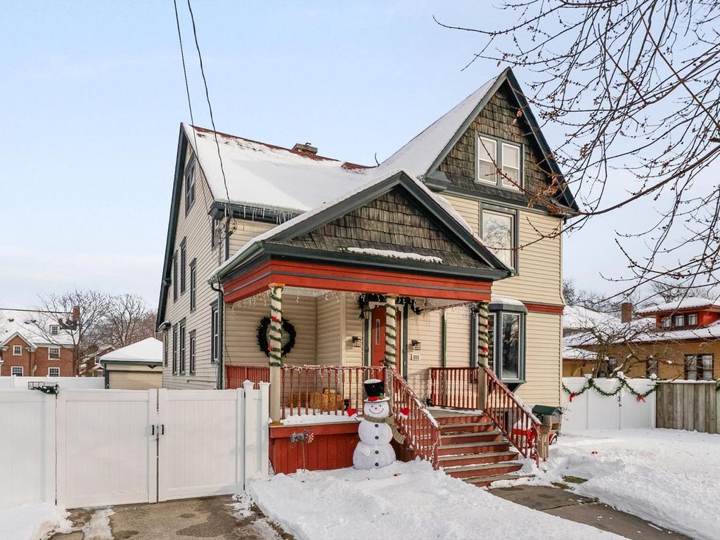 711 N 10th STREET, Manitowoc, WI 54220