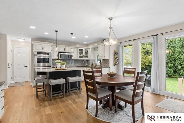 2107 Liberty Lane, Papillion, NE 68133