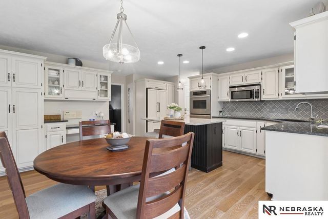 2107 Liberty Lane, Papillion, NE 68133