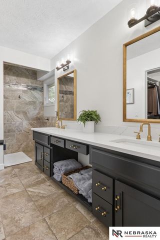 2107 Liberty Lane, Papillion, NE 68133
