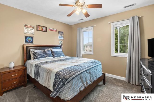2107 Liberty Lane, Papillion, NE 68133