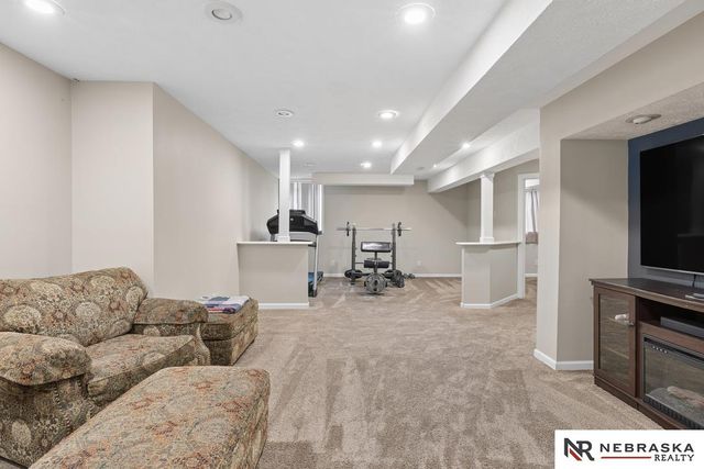 2107 Liberty Lane, Papillion, NE 68133
