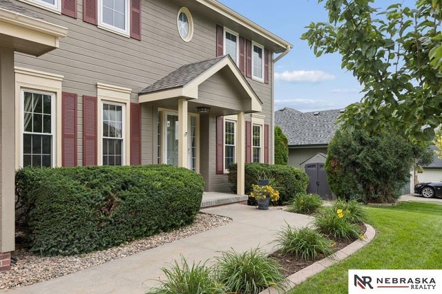 2107 Liberty Lane, Papillion, NE 68133