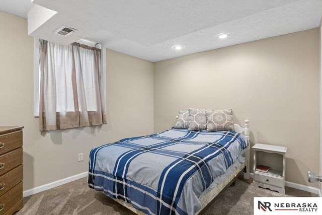 2107 Liberty Lane, Papillion, NE 68133