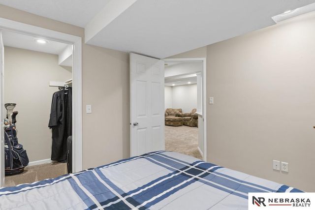 2107 Liberty Lane, Papillion, NE 68133