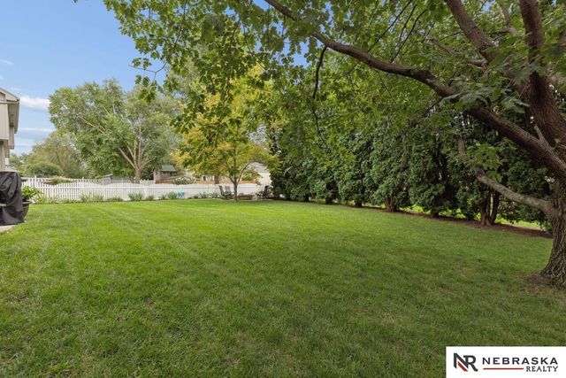 2107 Liberty Lane, Papillion, NE 68133