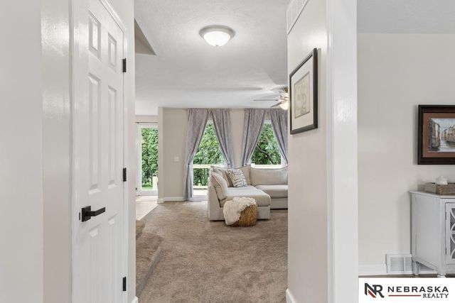 2107 Liberty Lane, Papillion, NE 68133