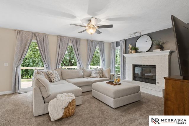 2107 Liberty Lane, Papillion, NE 68133