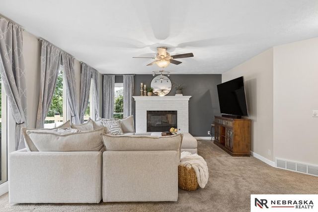 2107 Liberty Lane, Papillion, NE 68133