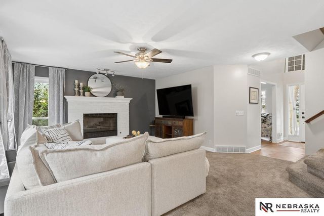 2107 Liberty Lane, Papillion, NE 68133