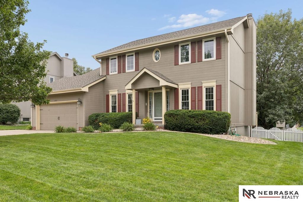 2107 Liberty Lane, Papillion, NE 68133