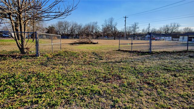 404 S Hall Street, Montague, TX 76251