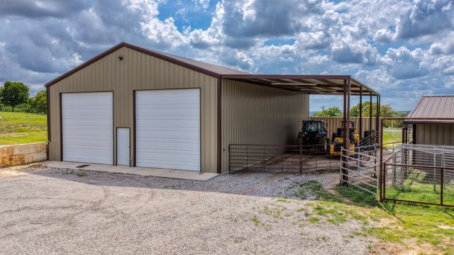 303 Private Road 3365, Boyd, TX 76023