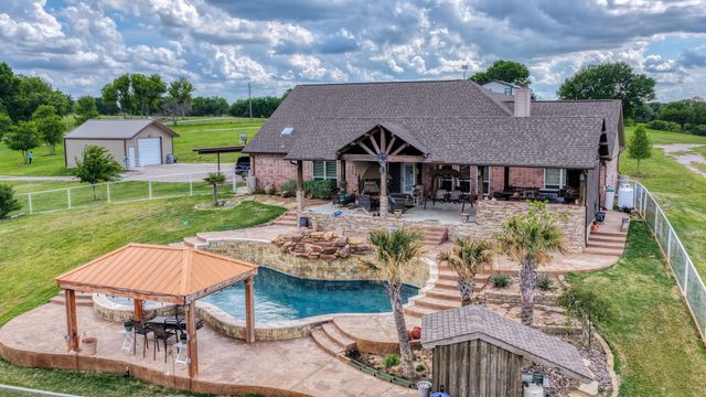 303 Private Road 3365, Boyd, TX 76023