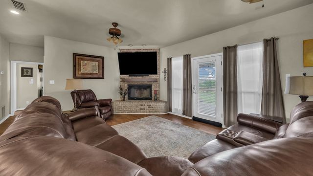 303 Private Road 3365, Boyd, TX 76023
