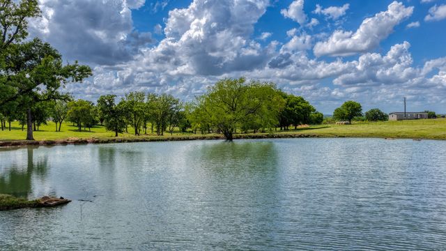 303 Private Road 3365, Boyd, TX 76023