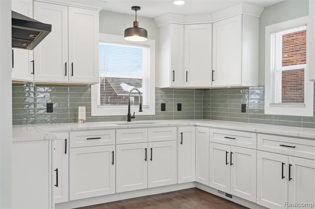 4404 Somerset Avenue, Detroit, MI 48224