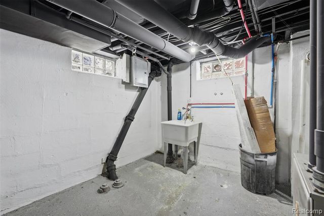 4404 Somerset Avenue, Detroit, MI 48224