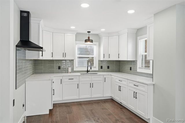 4404 Somerset Avenue, Detroit, MI 48224