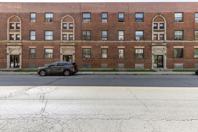 953 E 61st Street 1E, Chicago, IL 60637