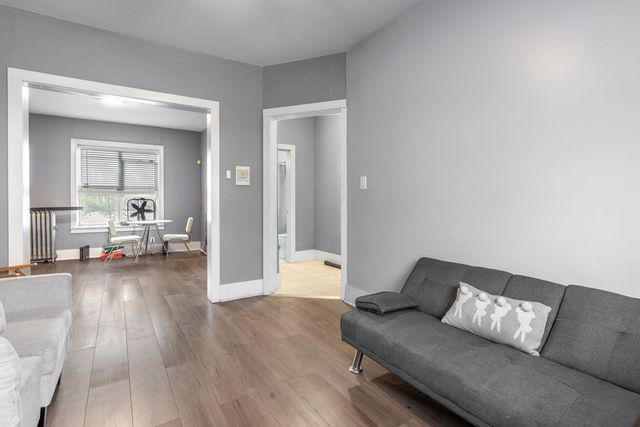 953 E 61st Street 1E, Chicago, IL 60637