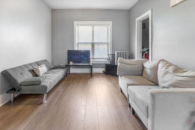 953 E 61st Street 1E, Chicago, IL 60637