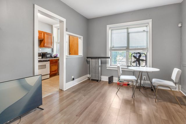 953 E 61st Street 1E, Chicago, IL 60637