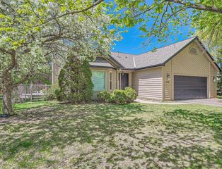 456 Ridge Court, Chaska, MN 55318