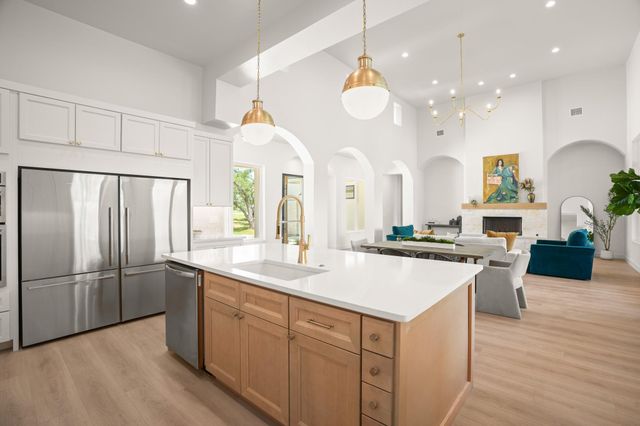 129 Bryce LN, Dripping Springs, TX 78620
