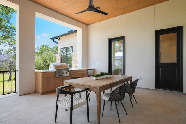 129 Bryce LN, Dripping Springs, TX 78620
