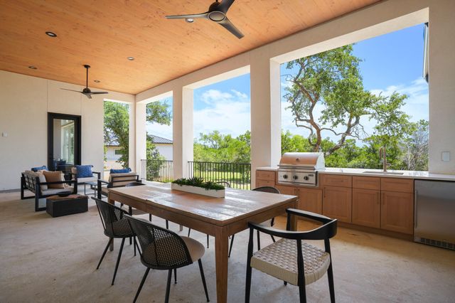 129 Bryce LN, Dripping Springs, TX 78620