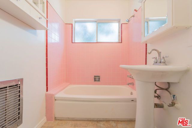 941 N San Vicente Boulevard 1, West Hollywood, CA 90069